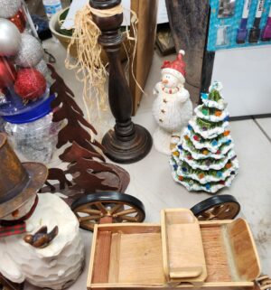 q383- Collection of Christmas Items - Image 5