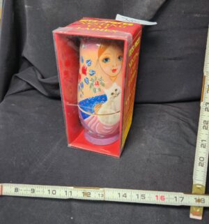 q386- Nesting Cat Ladies - Image 1