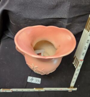 q399- Hull Pottery Vase - Image 3