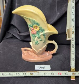 q400- Hull Pottery Vase - Image 1