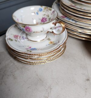 q407- Castleton China Sunnyvale dish set - Image 3
