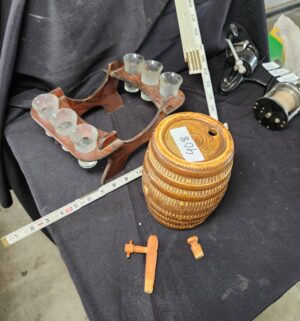 q408- Vintage Ceramic Whiskey Barrel w/ Shot Glasses - Image 4