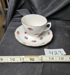 q423- Royal Vale Cup/Saucer - Image 1
