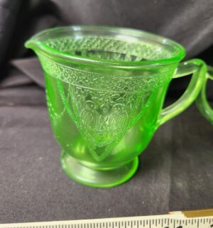 q430- Green Depression Glass Georgian Lovebirds Cream/Sugar - Image 3