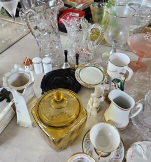 q472- Huge Collection of collectible dishes, crystal - Image 4