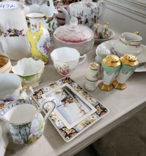 q472- Huge Collection of collectible dishes, crystal - Image 5