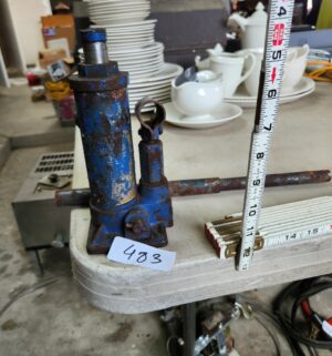 q483- bottle jack - Image 1