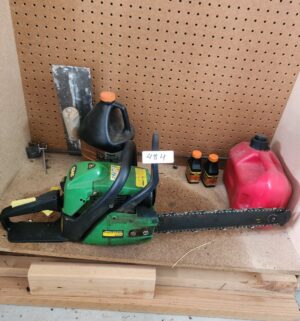 q484- John Deere CS40 Chainsaw. Has Compression - Image 1