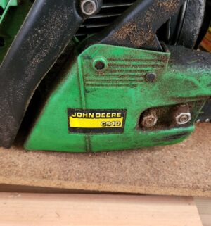 q484- John Deere CS40 Chainsaw. Has Compression - Image 2