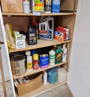 q499- Products in cabinet - Image 2