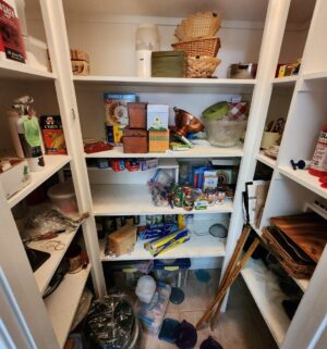 q515- Contents of the kitchen pantry (5/22correction) - Image 1