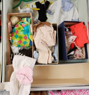 q520 Barbie Case from 1961 w/ dolls - Image 4