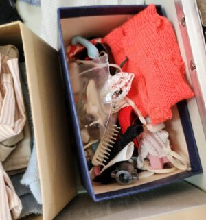 q520 Barbie Case from 1961 w/ dolls - Image 5