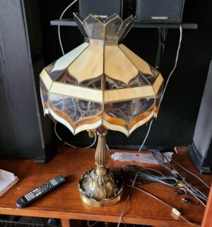 q524- Stunning Stained Glass Lamp - Image 1