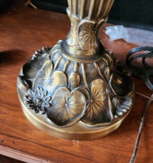 q524- Stunning Stained Glass Lamp - Image 4