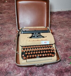 x44- Vintage Tower President Typewriter