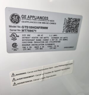 v191- GE Refrigerator. Plugged in/Runs/Cold/Freezes. Very clean - Image 3