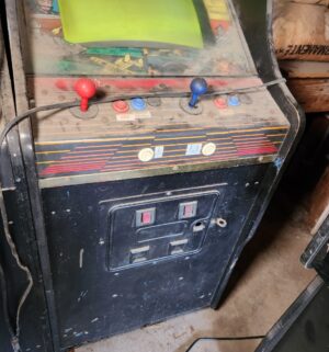 v222- Capcom U.N. Squadron Arcade Game. Powers on. Blank screen - Image 4