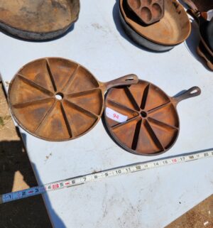 a94- Cast Iron Cornbread Skillets