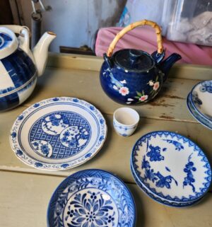 a307- blueware teapots, dishes - Image 3