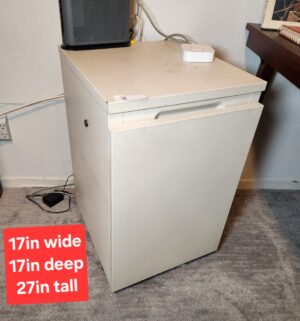 y8- Metal Rolling Cabinet