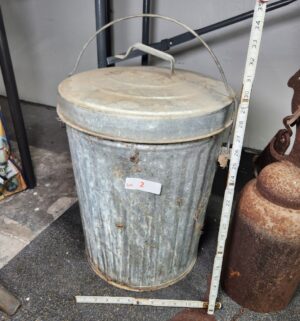 d2- Steel Trash Can w/ Lid
