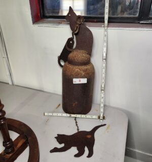 d3- Vintage Iron Cat Bell