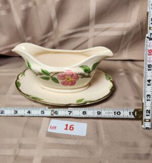 d16- Gravy Boat. Franciscan Desert Rose