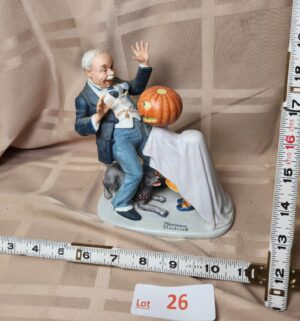 d26- Trick or Treat. Norman Rockwell