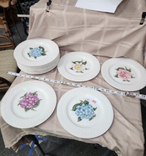d30- Regents Park Floral Plates