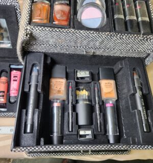 d47- Vintage Style Make up box - Image 3