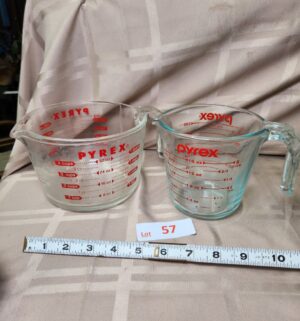 d57- Pyrex Measuring Cups