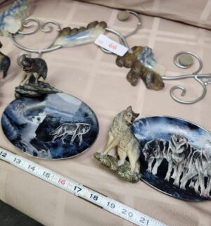 d66- Bradford Exchange Al Agnew Plates w/ Holder - Image 3