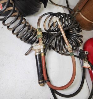 d79- Craftsman 135psi Electric Air Compressor - Image 3
