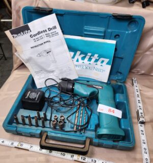 d84- Makita Cordless Drill. Tested/works