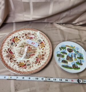 d87- Vintage Plates