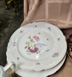 d94- Collectible Dishes - Image 4