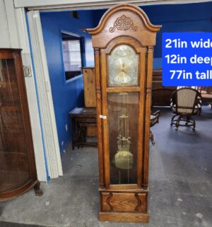 d122- Howard Miller Grandfather Clock Model 610-160. no door key