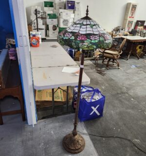 d128- Stunning Stained Glass Floor Lamp