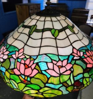 d128- Stunning Stained Glass Floor Lamp - Image 4