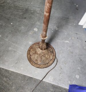 d128- Stunning Stained Glass Floor Lamp - Image 5