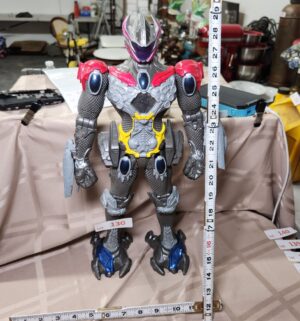 d130- Power Rangers Megazord Deluxe Action Figure