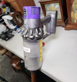 d140- Dyson Vacuum. No Charger - Image 3