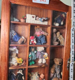 d141- Curio Cabinet w/ figurines - Image 3