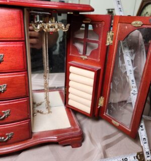 d163- Jewelry Box w/ contents - Image 3