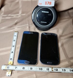 d178- Samsung Phones w/ charger