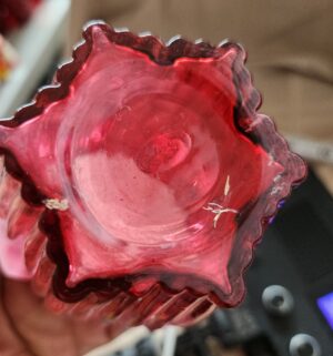 d187- Cranberry Glass Art Deco Fenton Vase - Image 3