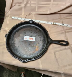 d201- Cast iron skillet