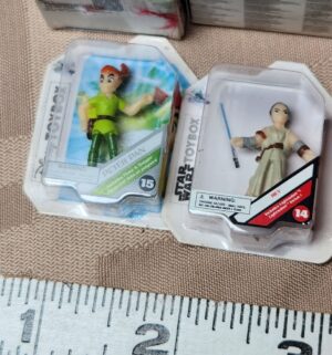 d207- Mini Figurines - Image 3
