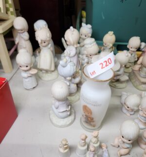d220- Vintage Precious Moments Collection